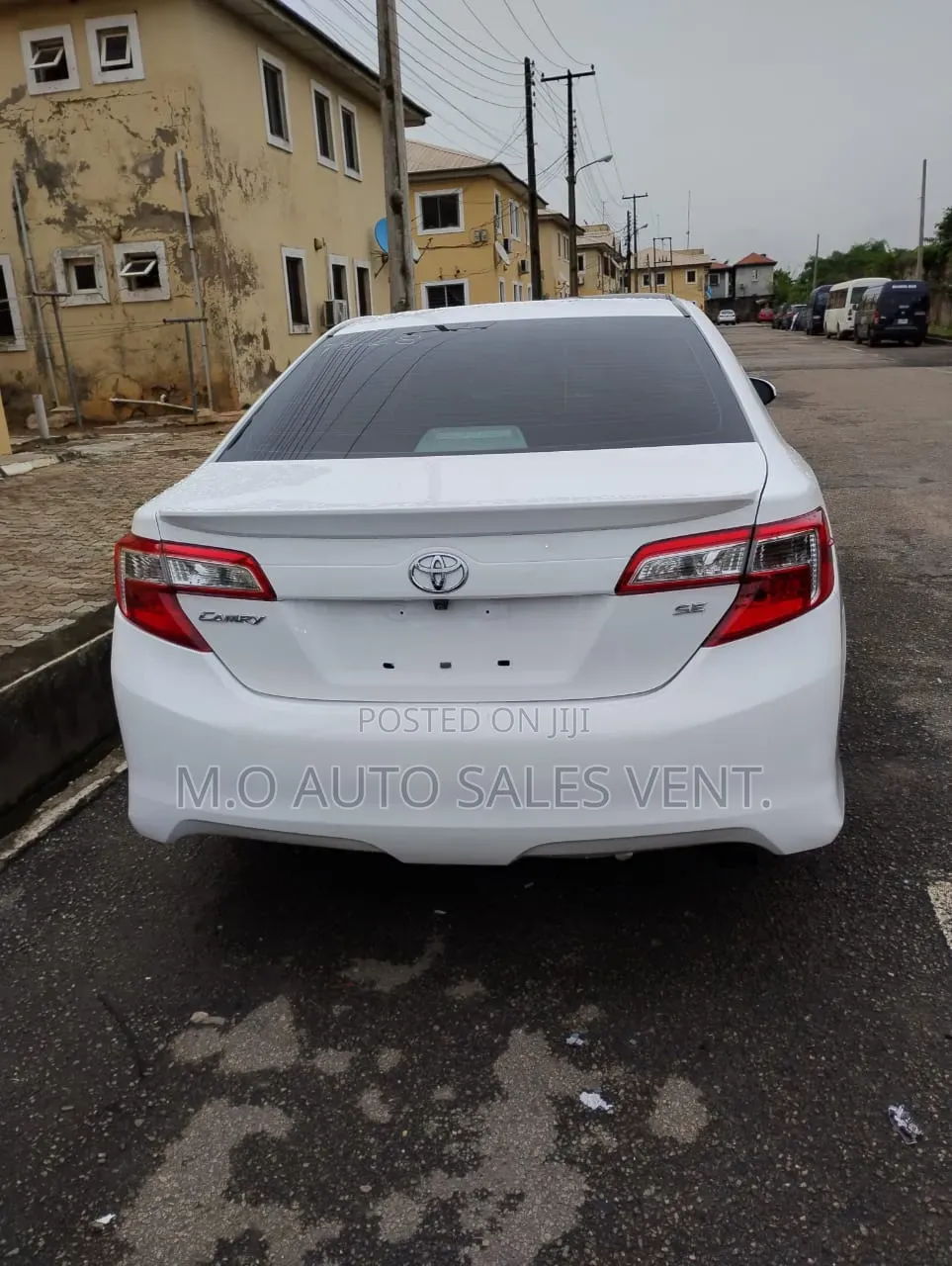 Toyota Camry SE 4dr Sedan (2.5L 4cyl 6A) 2013 White
