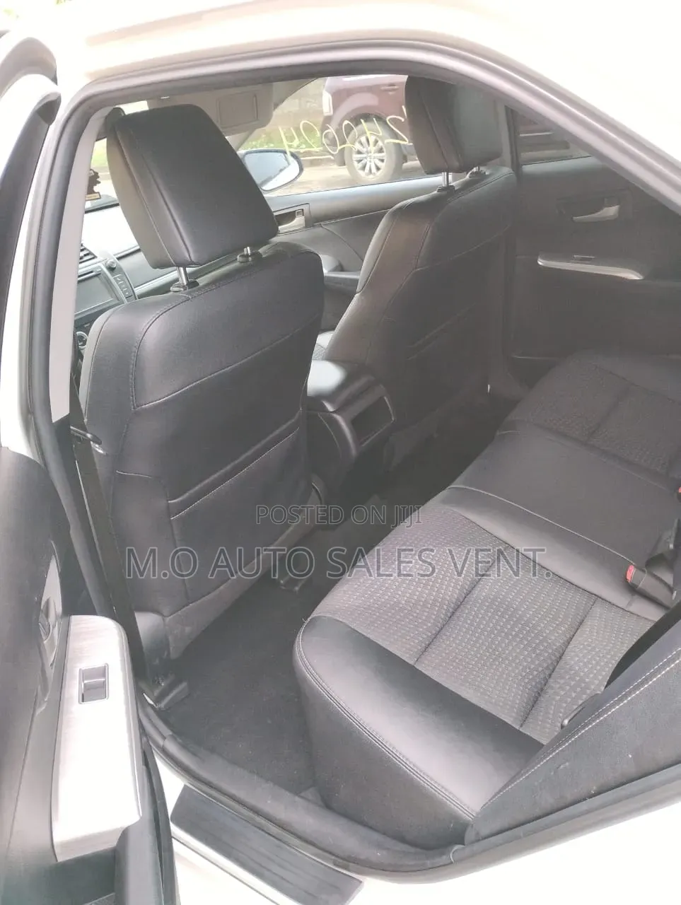 Toyota Camry SE 4dr Sedan (2.5L 4cyl 6A) 2013 White