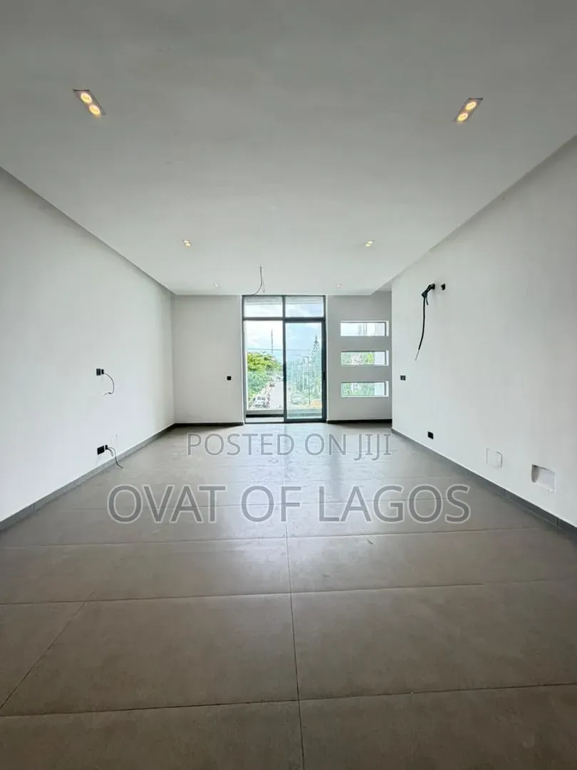 4bdrm Duplex in Lekki Phase 1 for sale