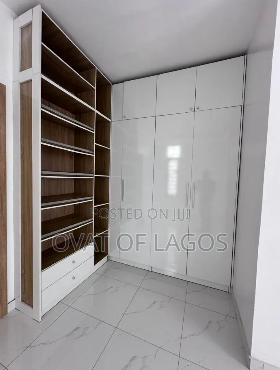 4bdrm Duplex in Chevron for sale