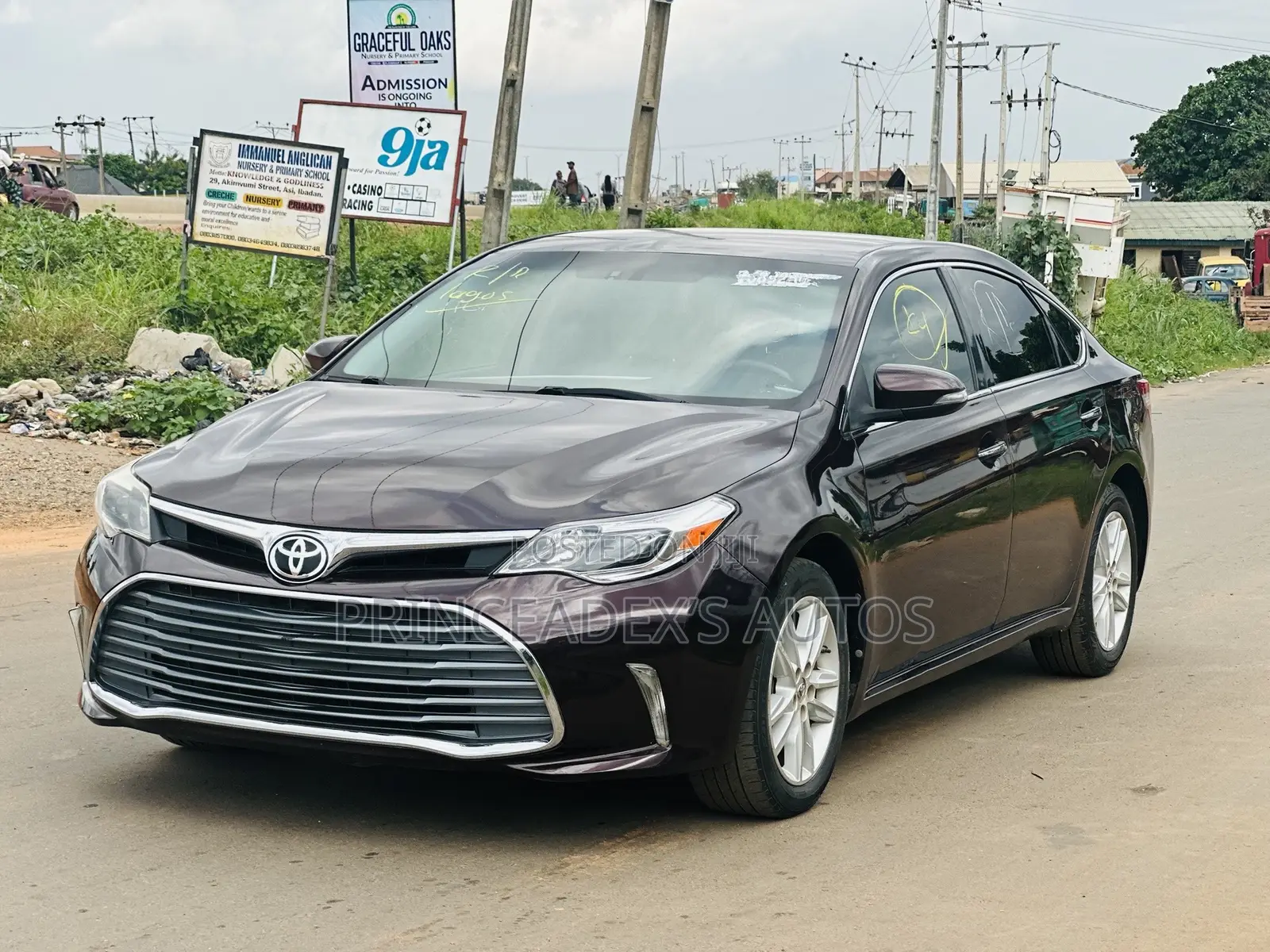 Toyota Avalon XLE Premium Sedan FWD (3.5L 6cyl 6A) 2013 Red