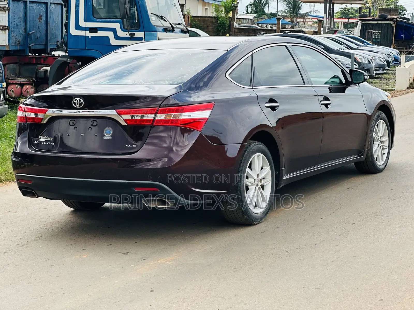 Toyota Avalon XLE Premium Sedan FWD (3.5L 6cyl 6A) 2013 Red