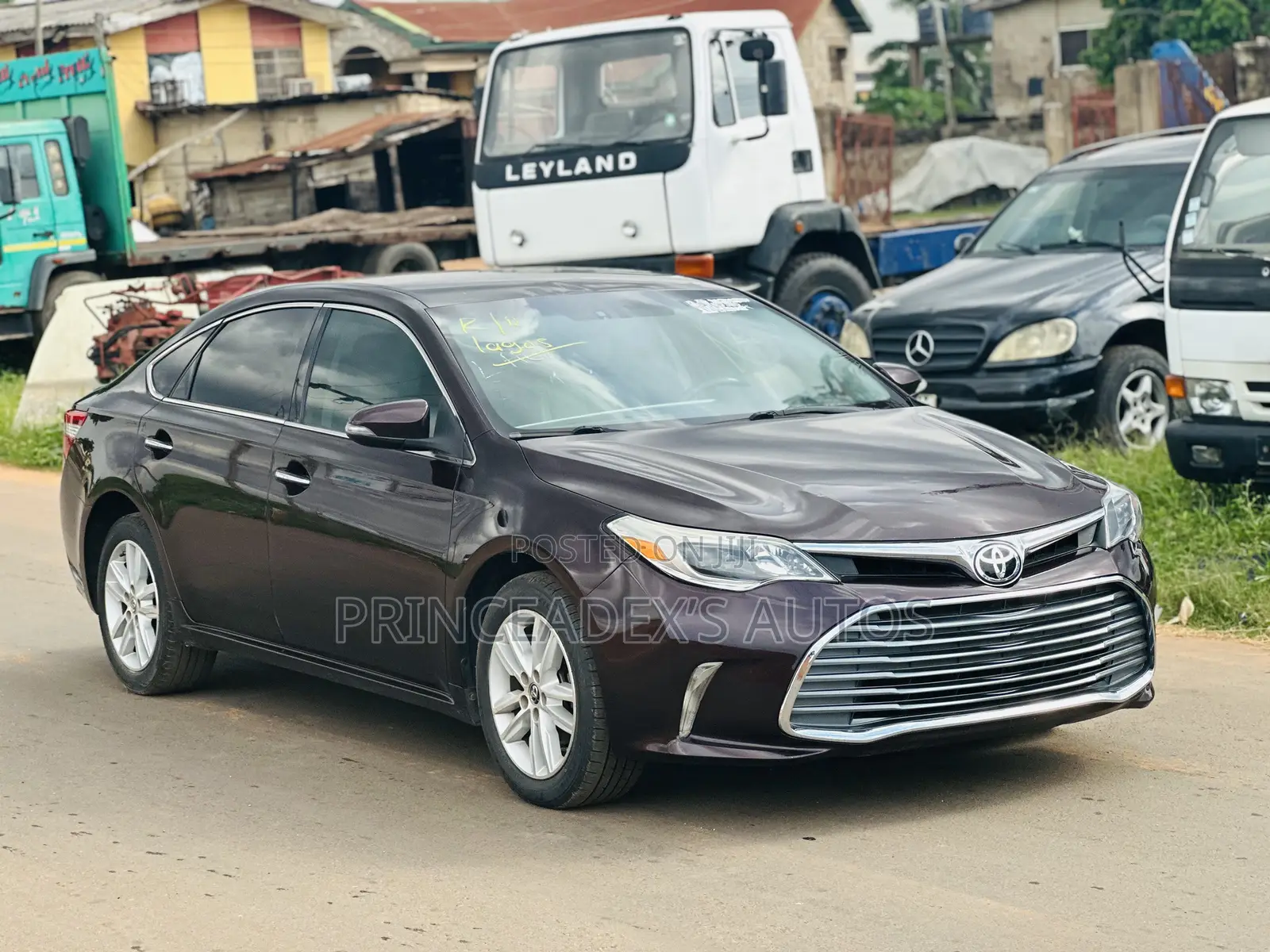 Toyota Avalon XLE Premium Sedan FWD (3.5L 6cyl 6A) 2013 Red