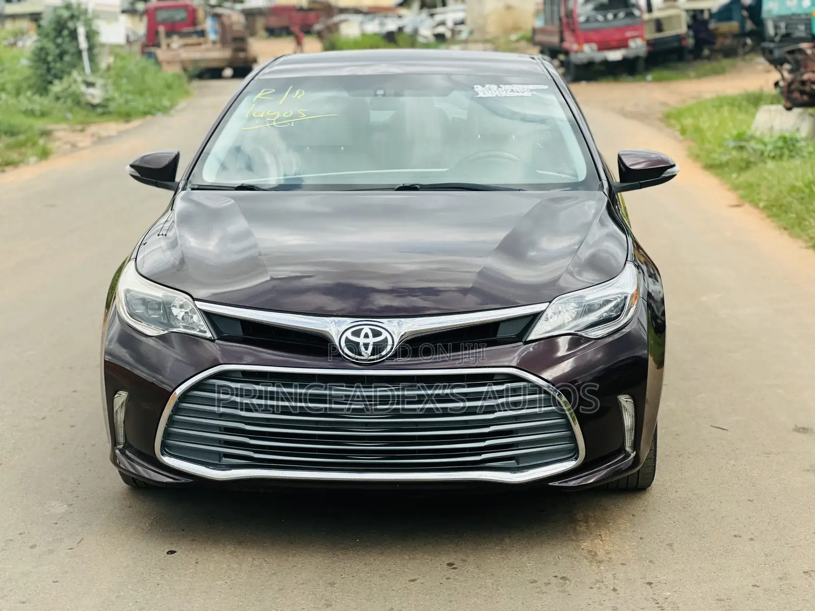 Toyota Avalon XLE Premium Sedan FWD (3.5L 6cyl 6A) 2013 Red