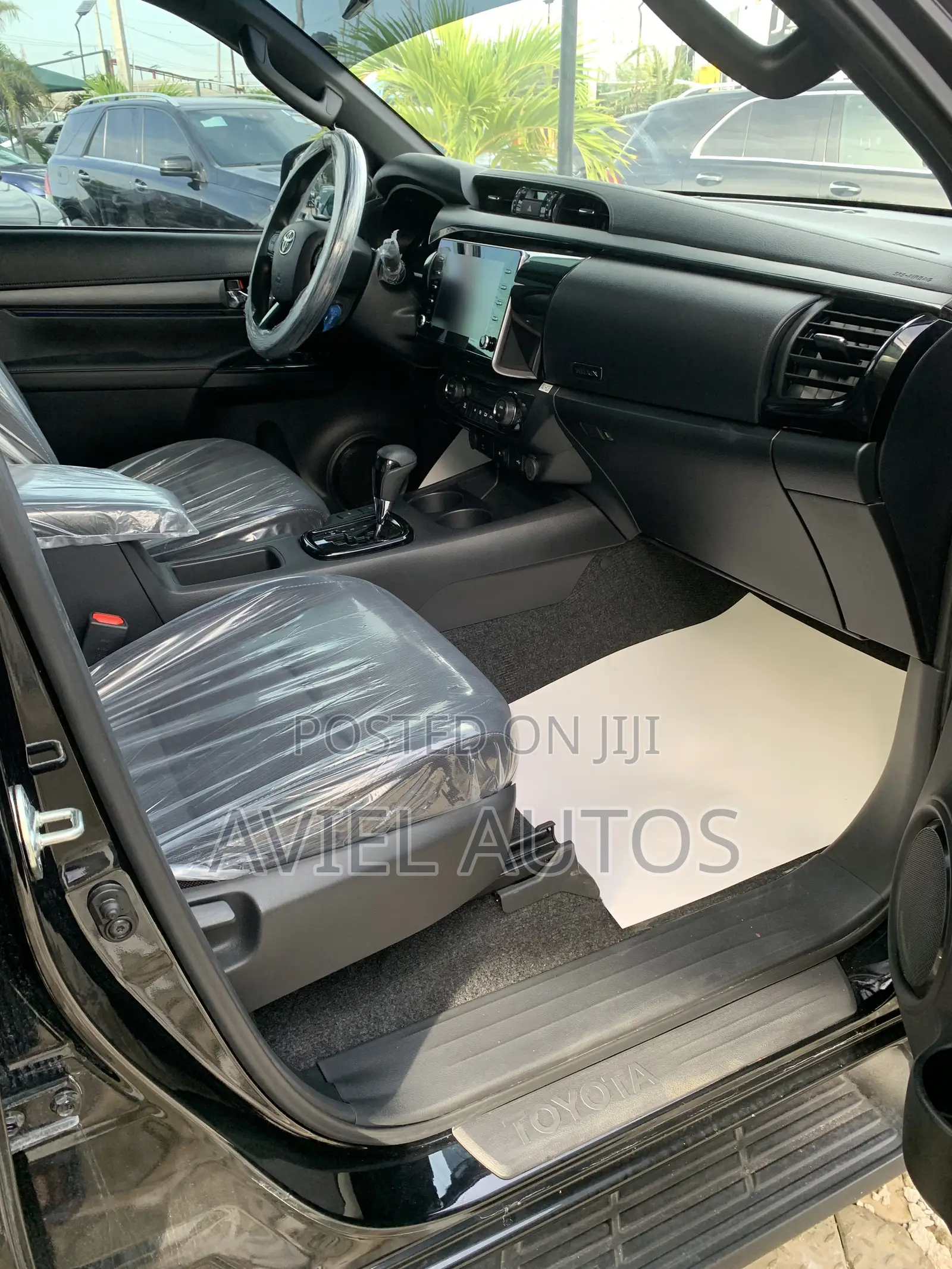 New Toyota Hilux 2025 Black