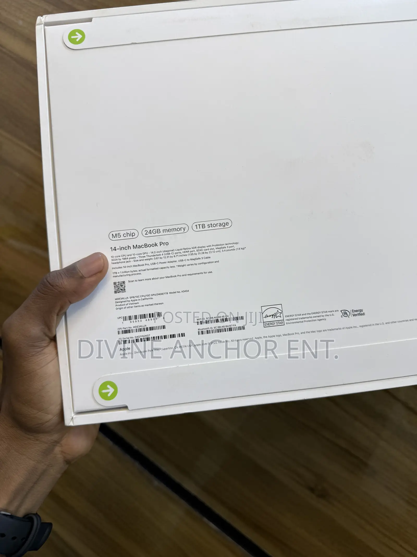 New Laptop Apple MacBook Pro 2025 M5 24GB Apple M5 SSD 1T