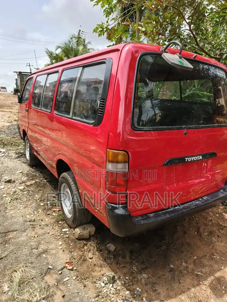 Toyota HiAce 2002 Red