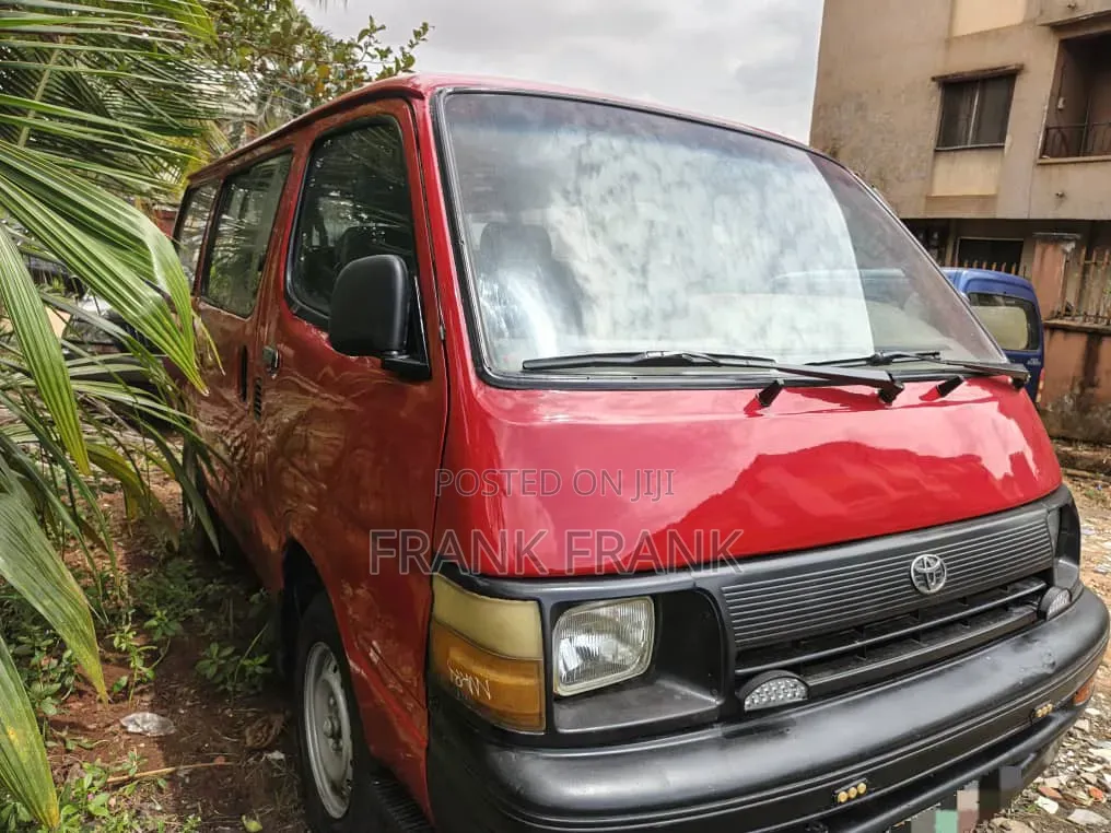 Toyota HiAce 2002 Red