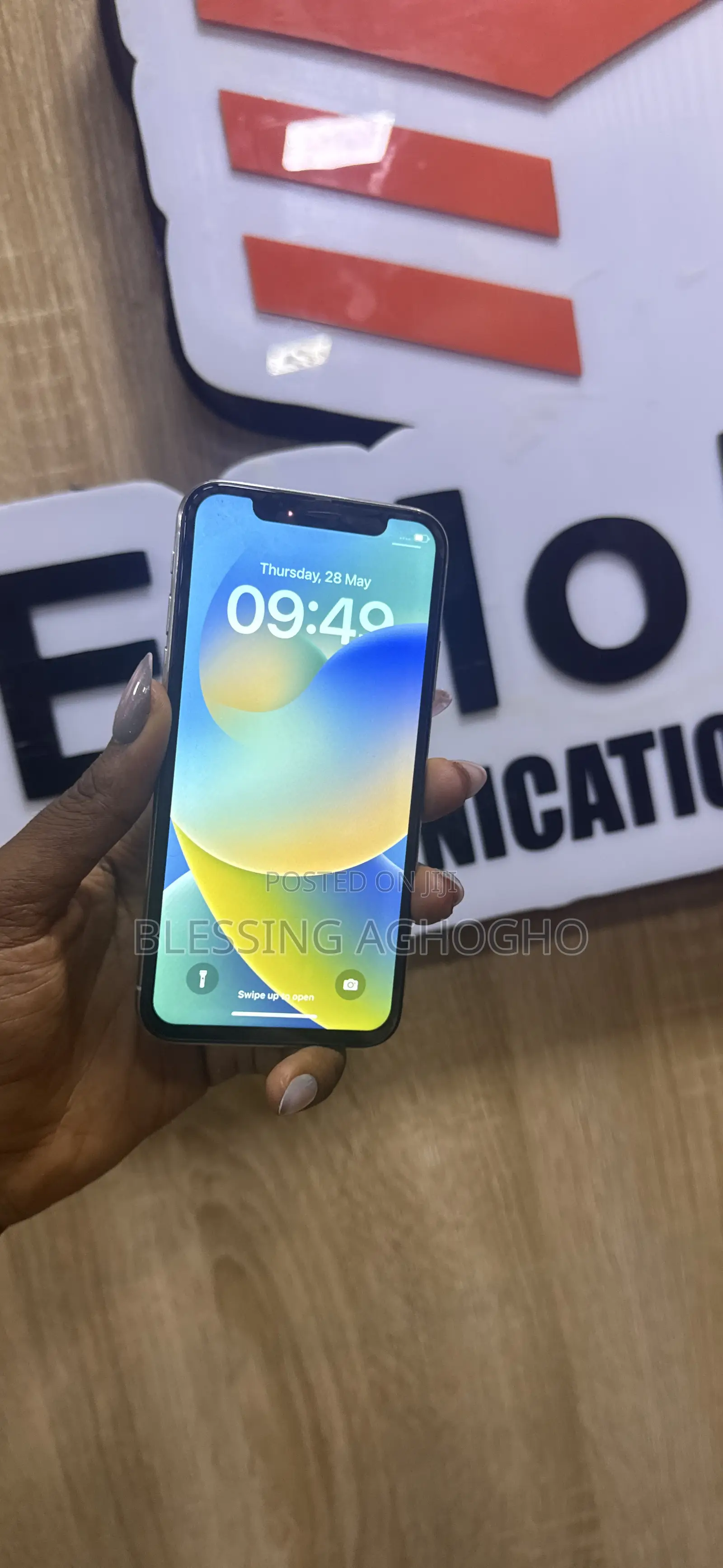 Apple iPhone X 64 GB White