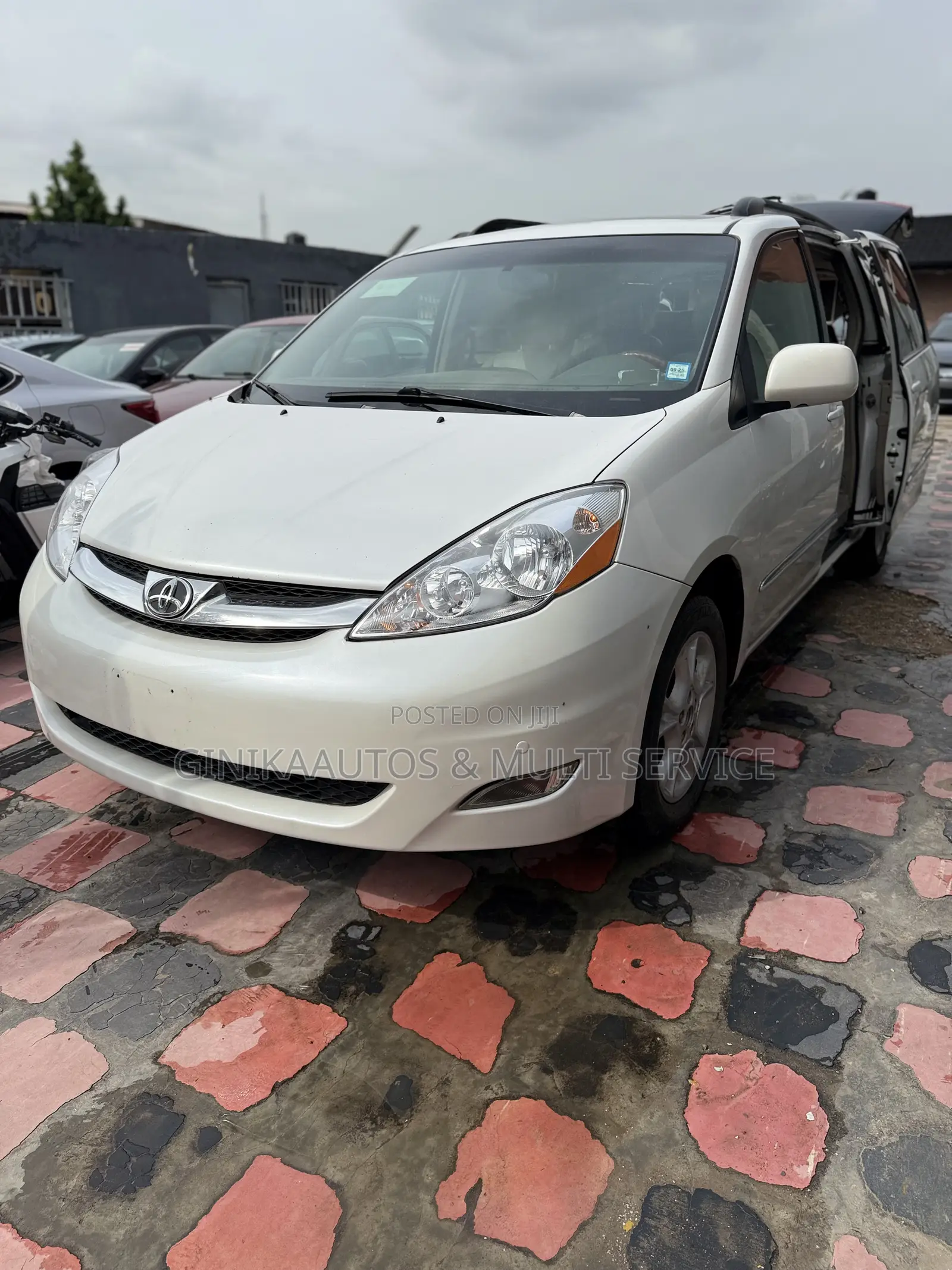 Toyota Sienna XLE FWD 2006 White