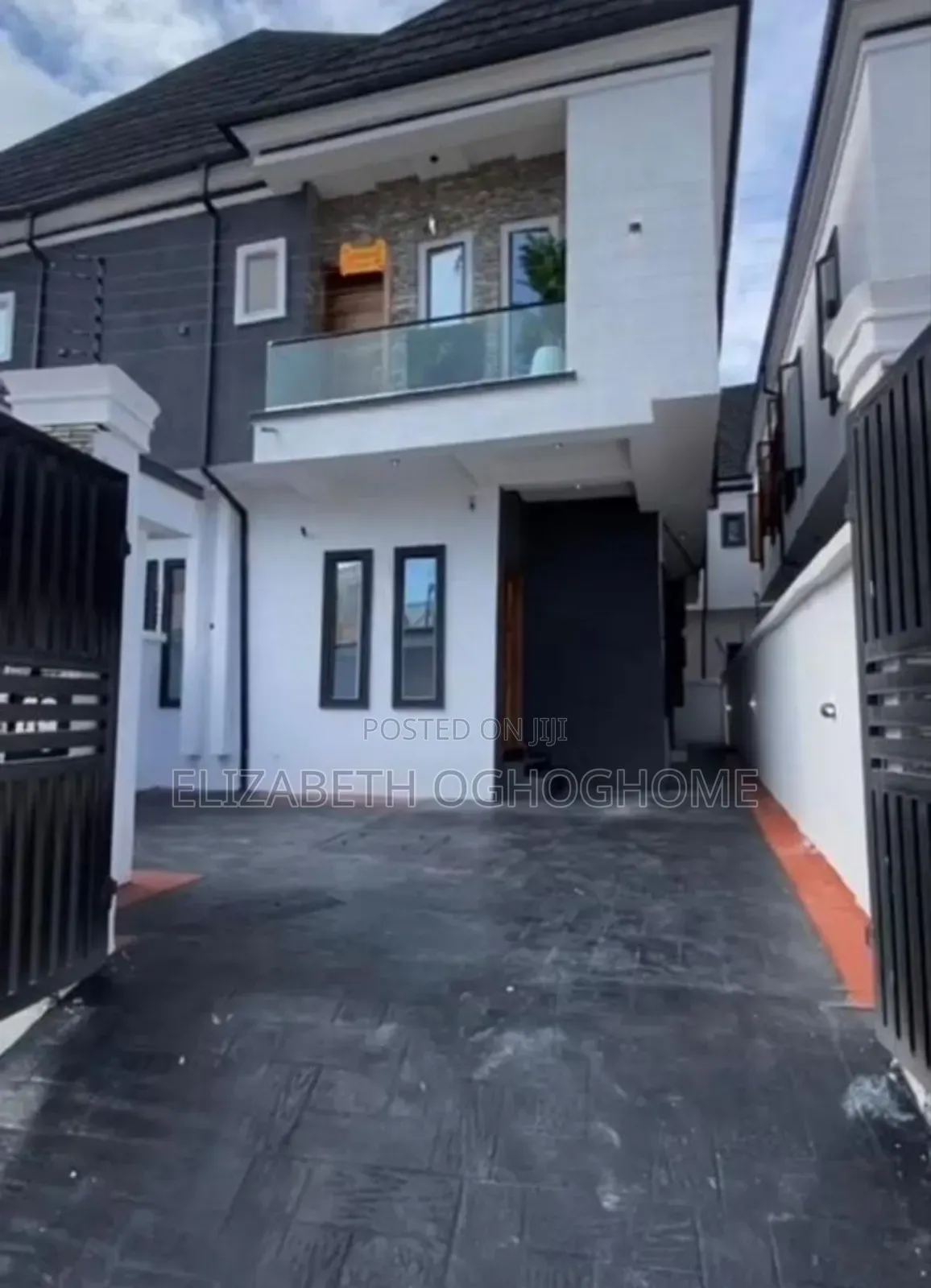 4bdrm Duplex in Ikota for sale