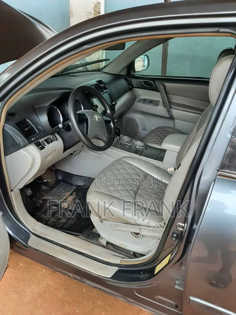 Toyota Highlander 2010 Gray
