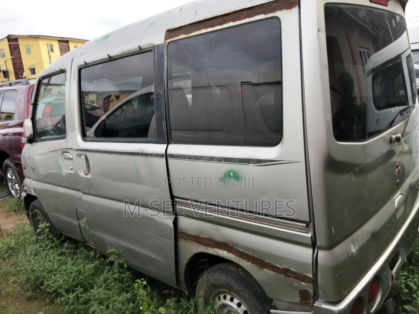 Mitsubishi Space Gear 2001 Brown