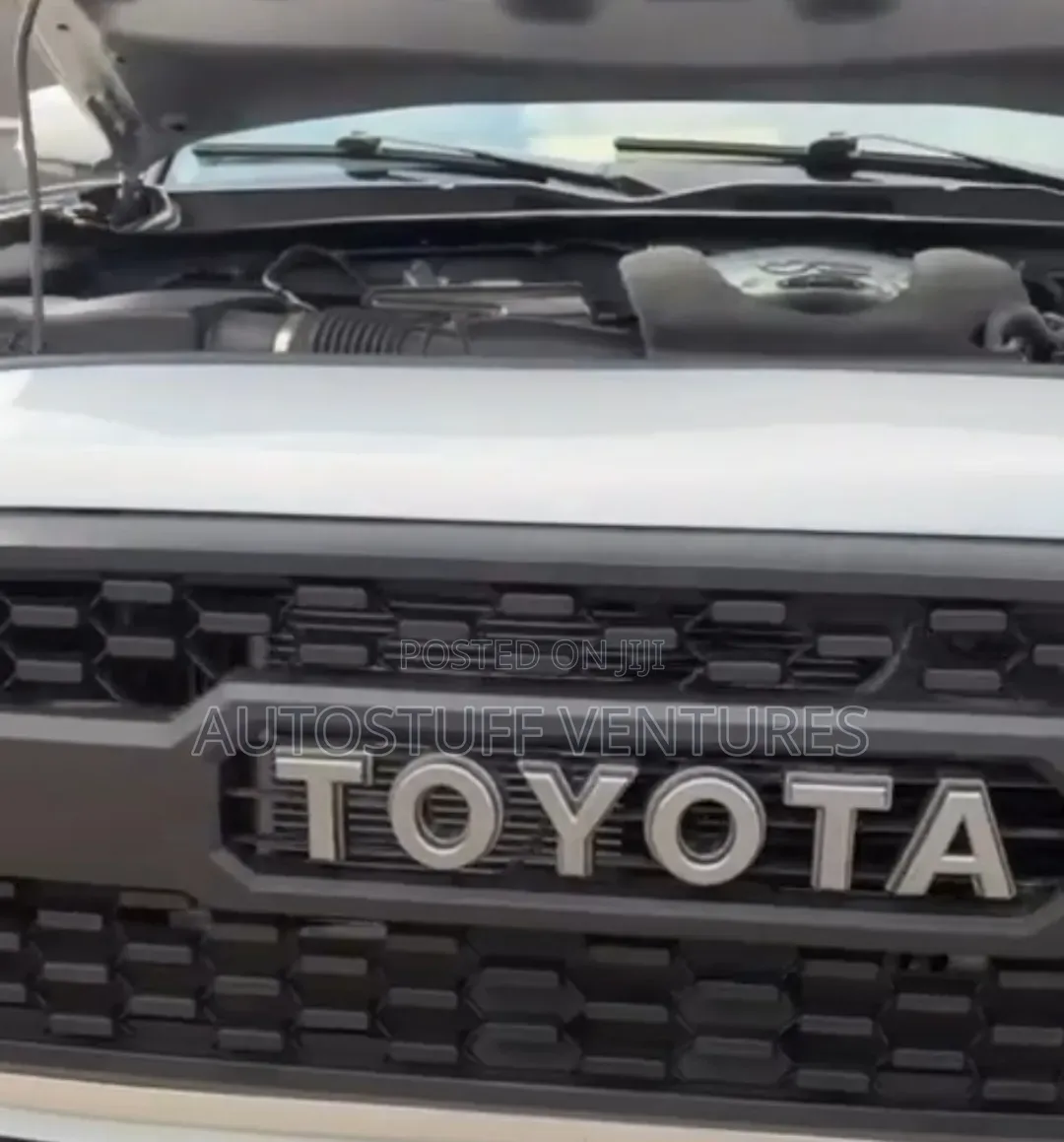 Toyota Tacoma SR5 2017 Silver