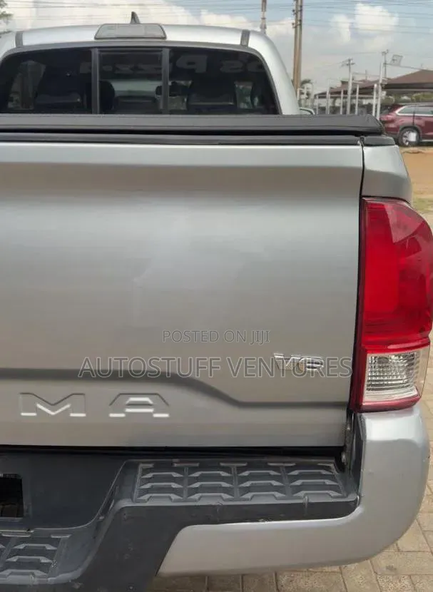 Toyota Tacoma SR5 2017 Silver