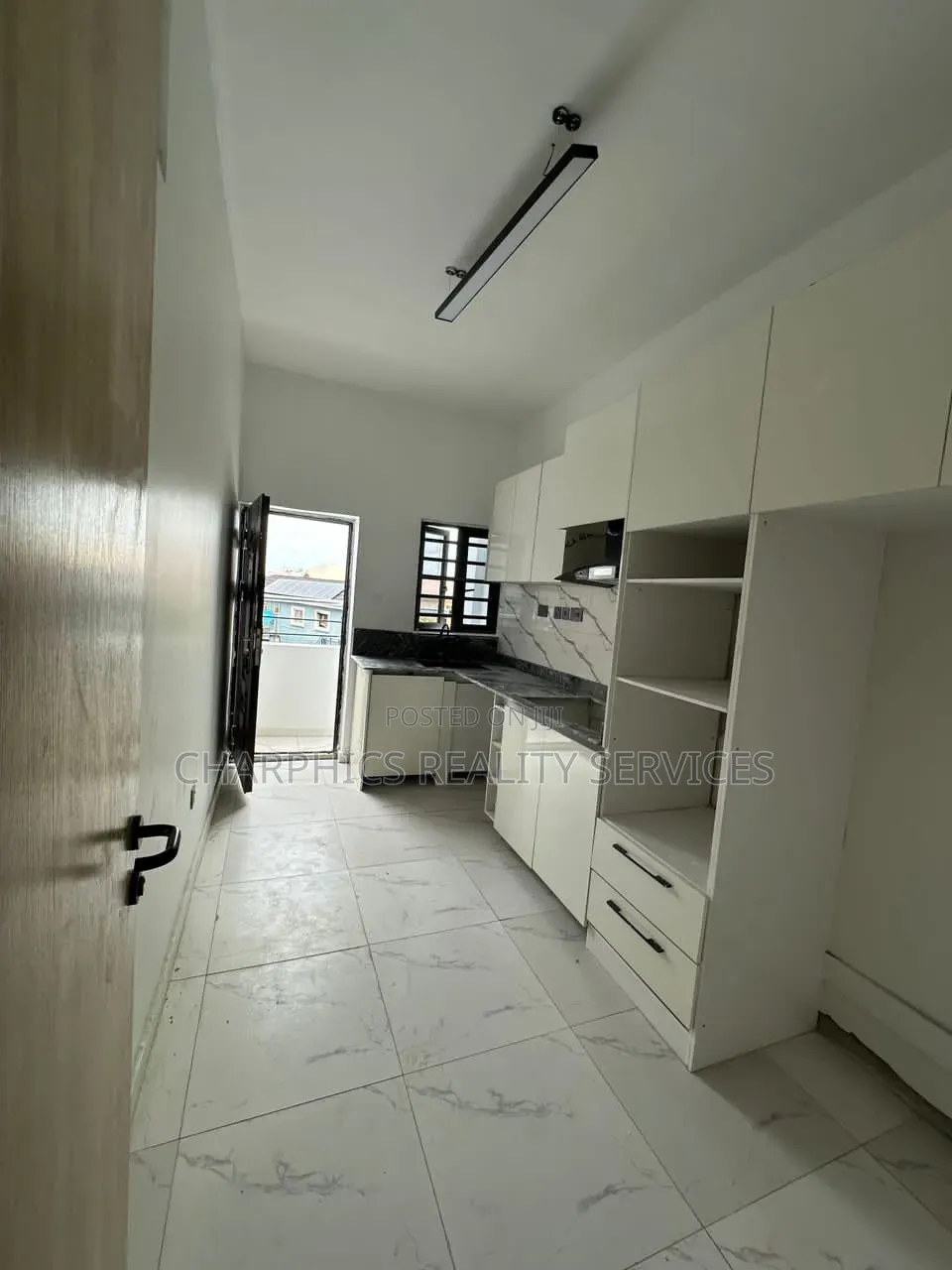 2bdrm Apartment in Lekki Phase 2 for rent