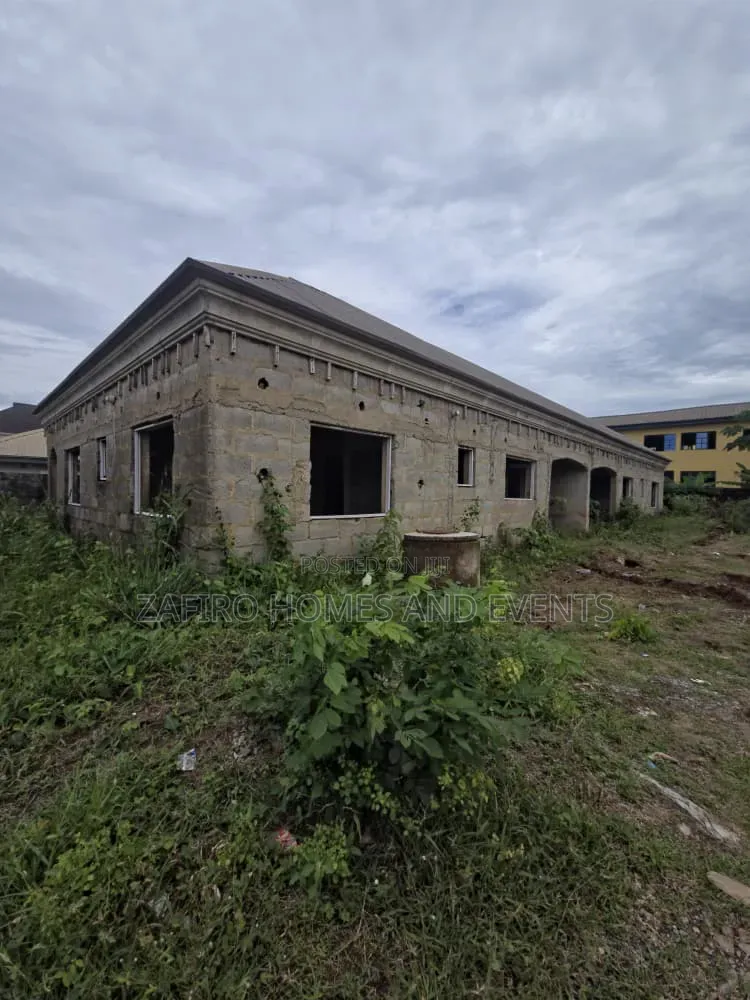 6bdrm Bungalow In Emmanuel Estate,, Ibadan For Sale