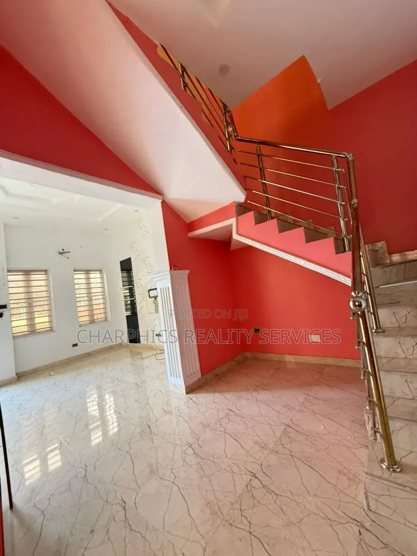 4bdrm Duplex in Chevron for rent