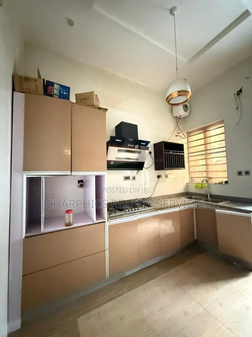 4bdrm Duplex in Chevron for rent