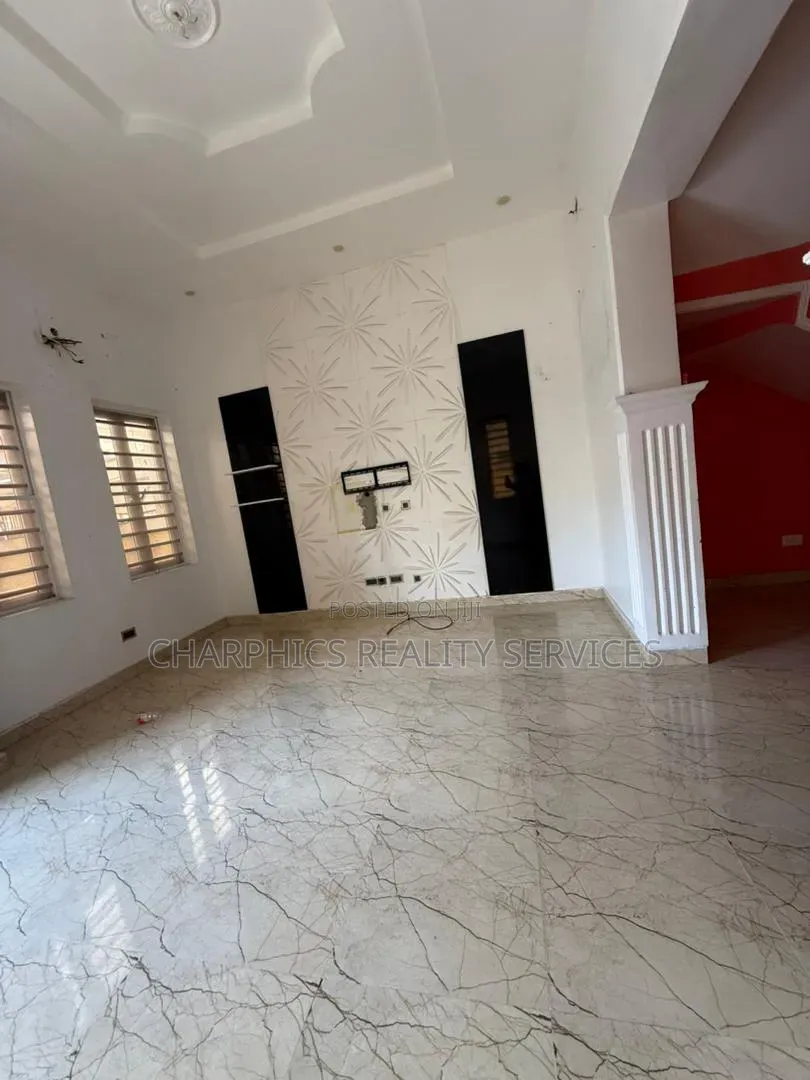 4bdrm Duplex in Chevron for rent