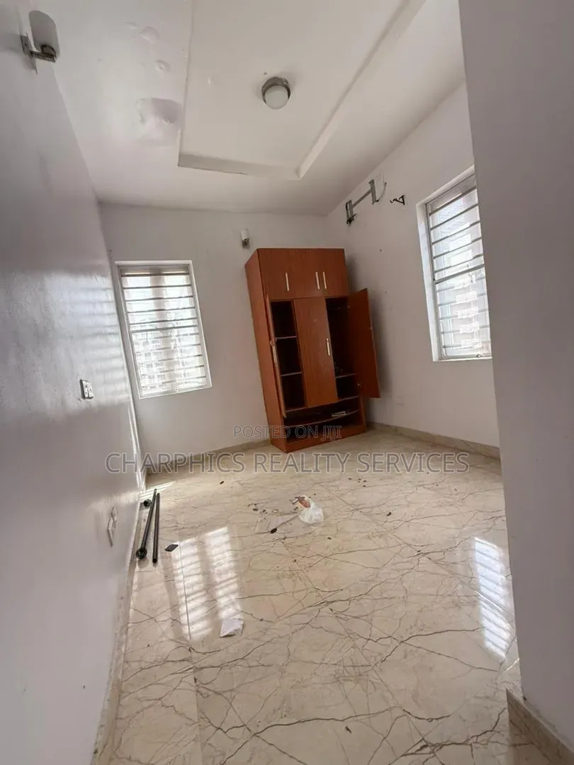4bdrm Duplex in Chevron for rent