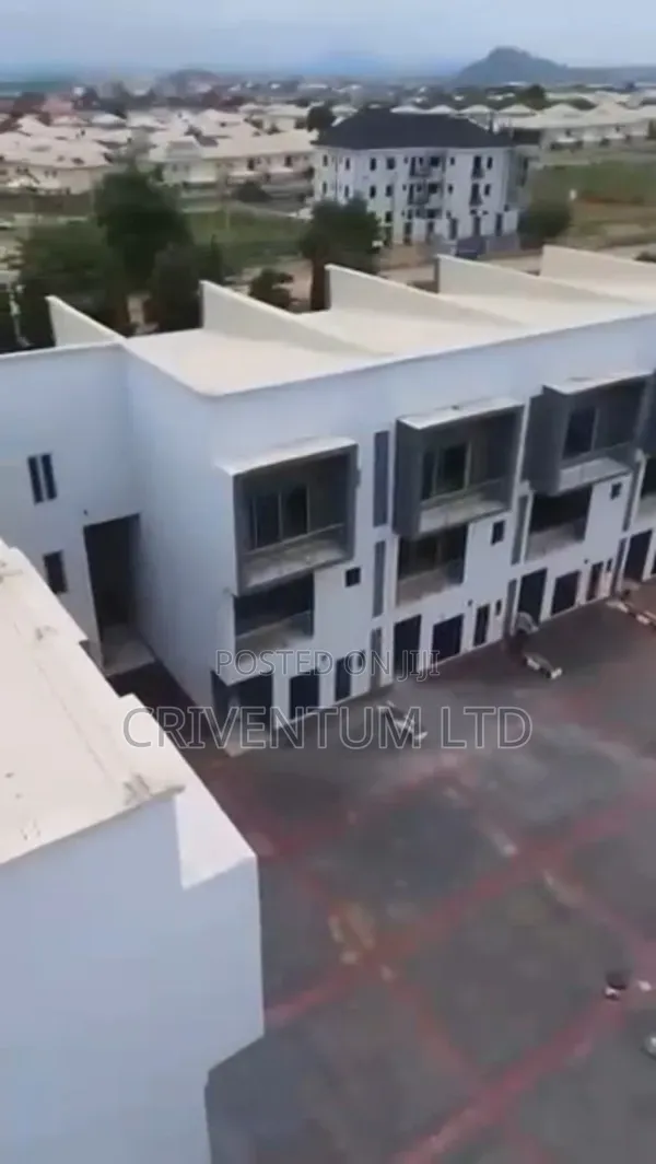 4bdrm Duplex in Gaduwa for sale