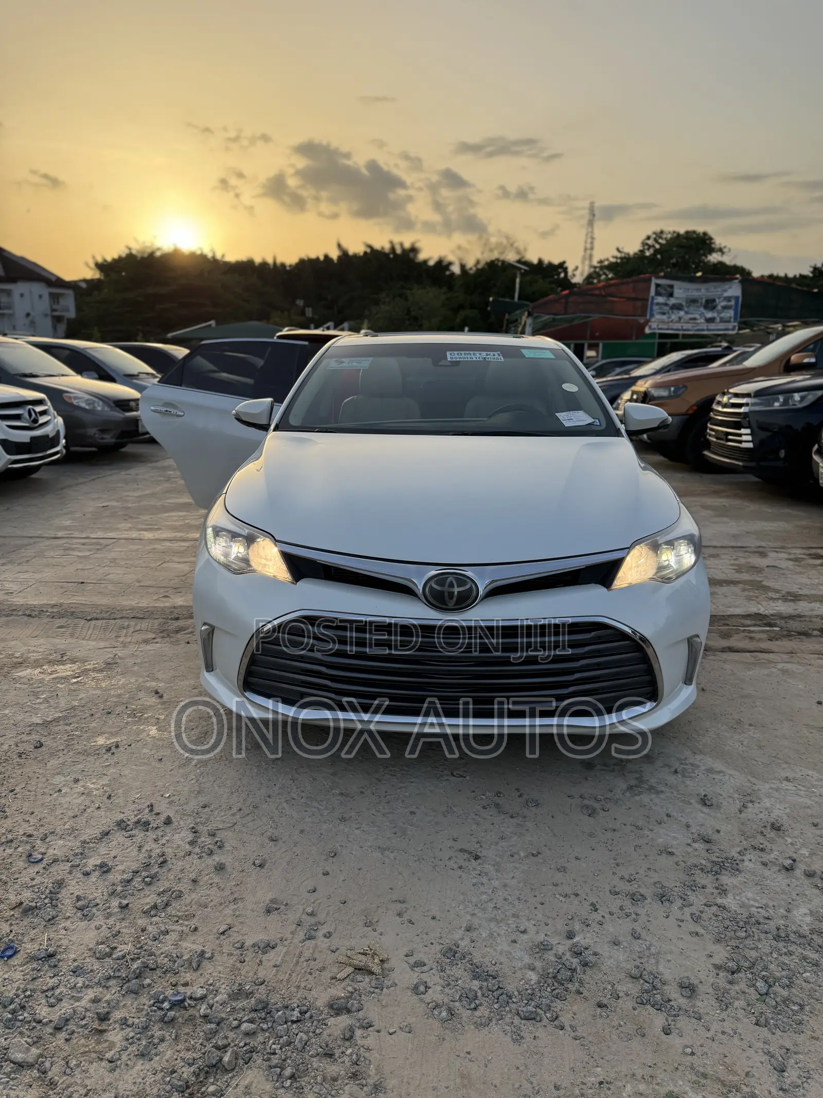 Toyota Avalon Limited FWD Sedan (3.6L 6cyl 6A) 2016 White