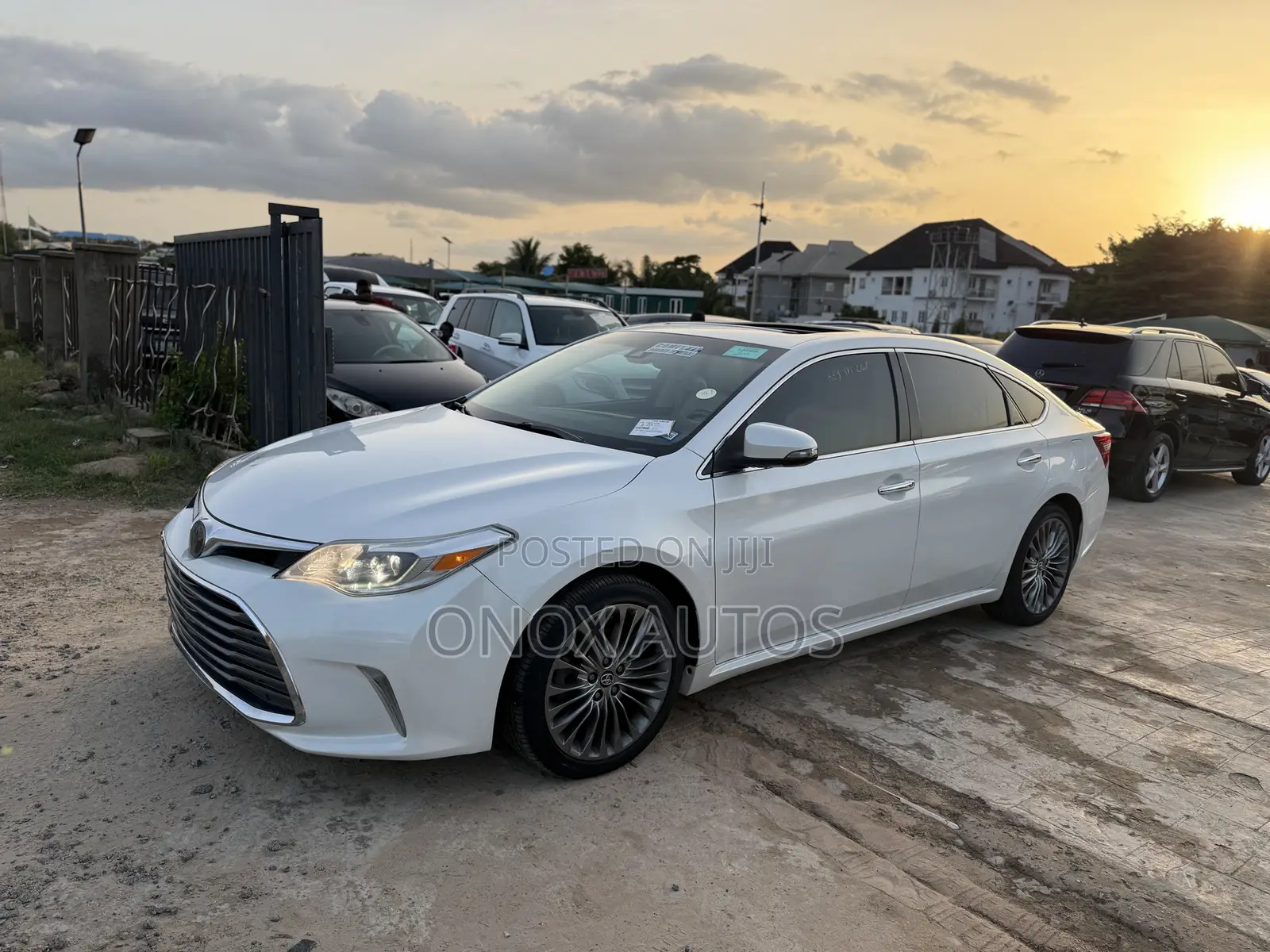 Toyota Avalon Limited FWD Sedan (3.6L 6cyl 6A) 2016 White