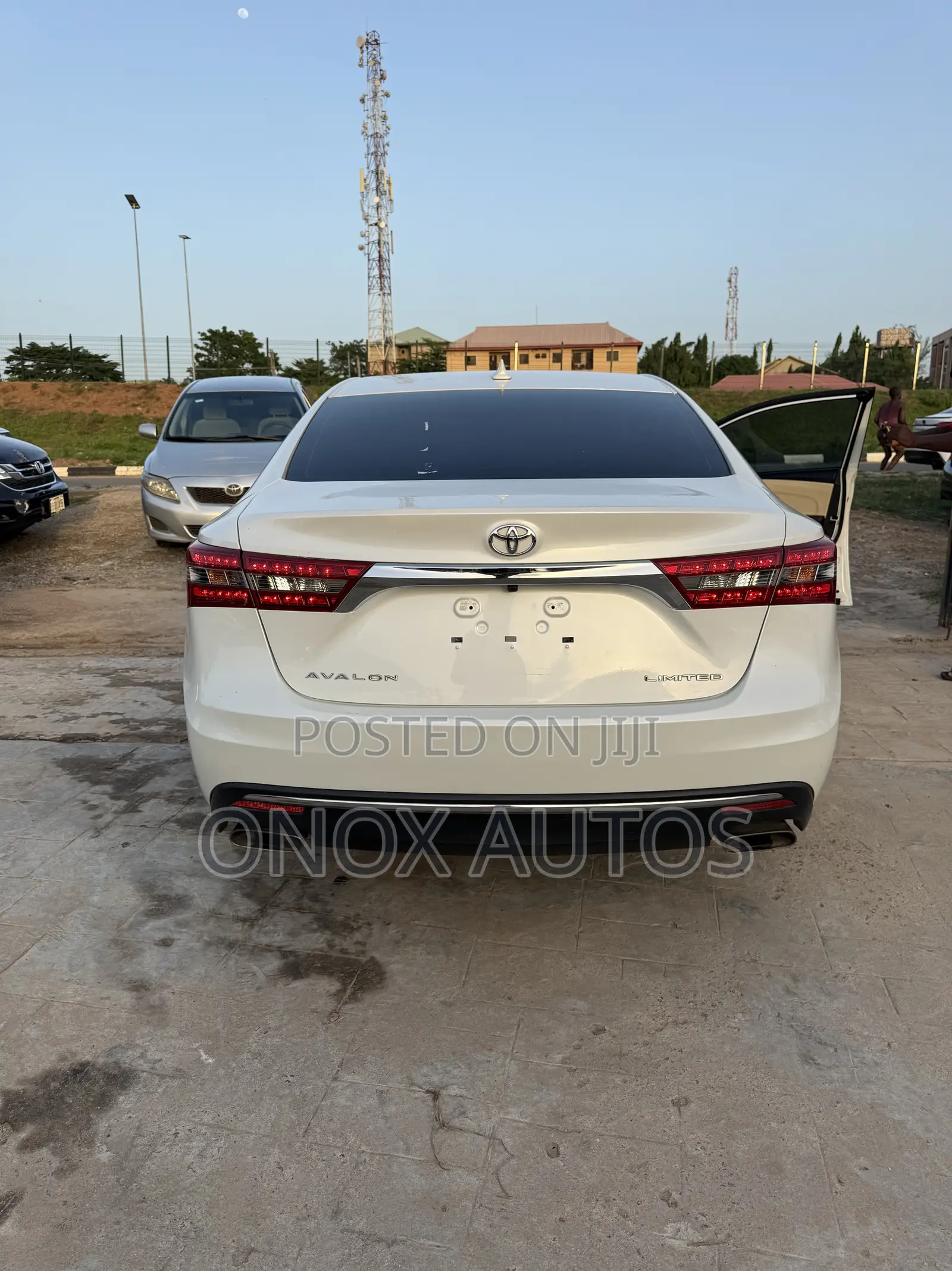Toyota Avalon Limited FWD Sedan (3.6L 6cyl 6A) 2016 White