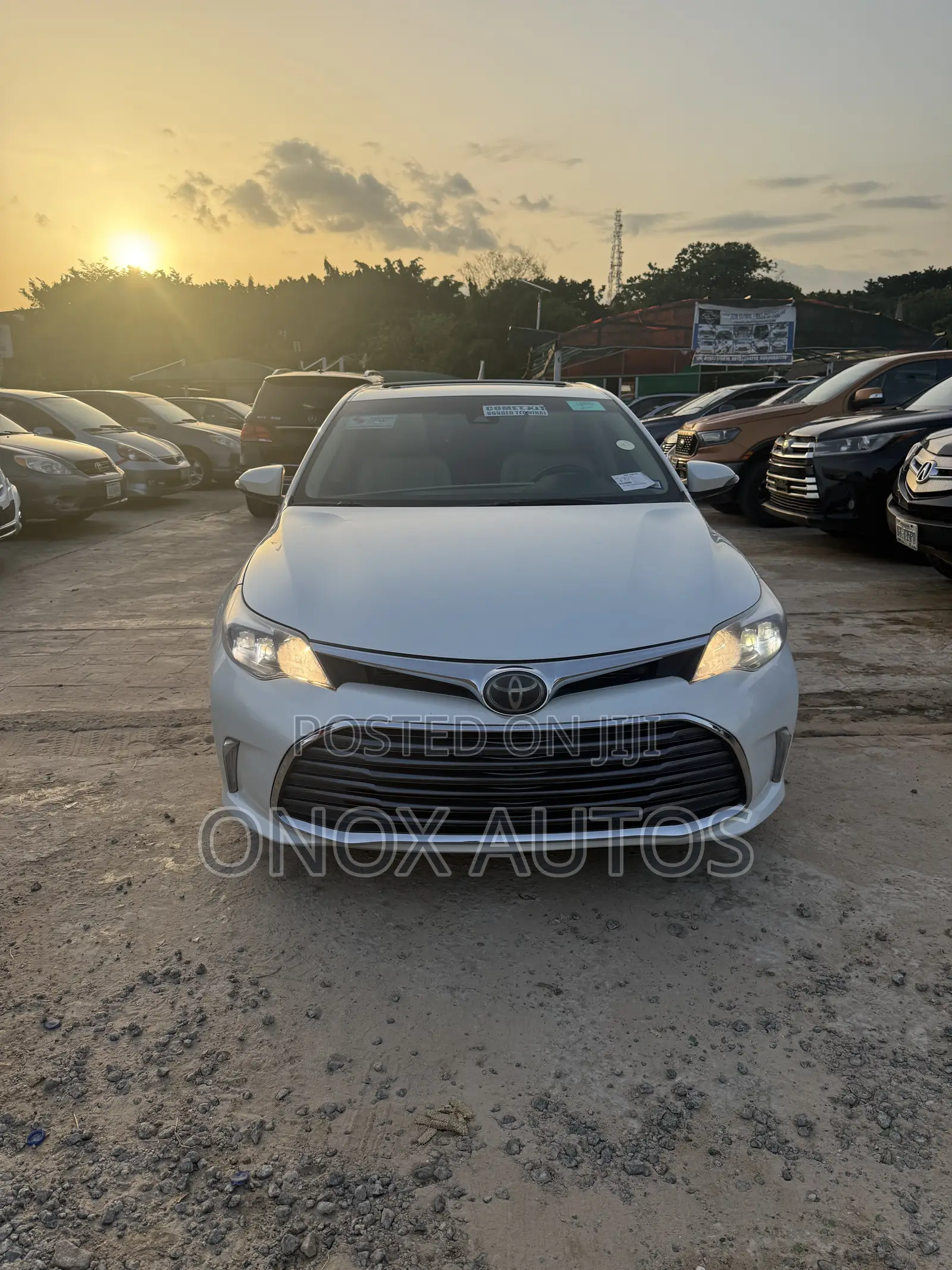 Toyota Avalon Limited FWD Sedan (3.6L 6cyl 6A) 2016 White