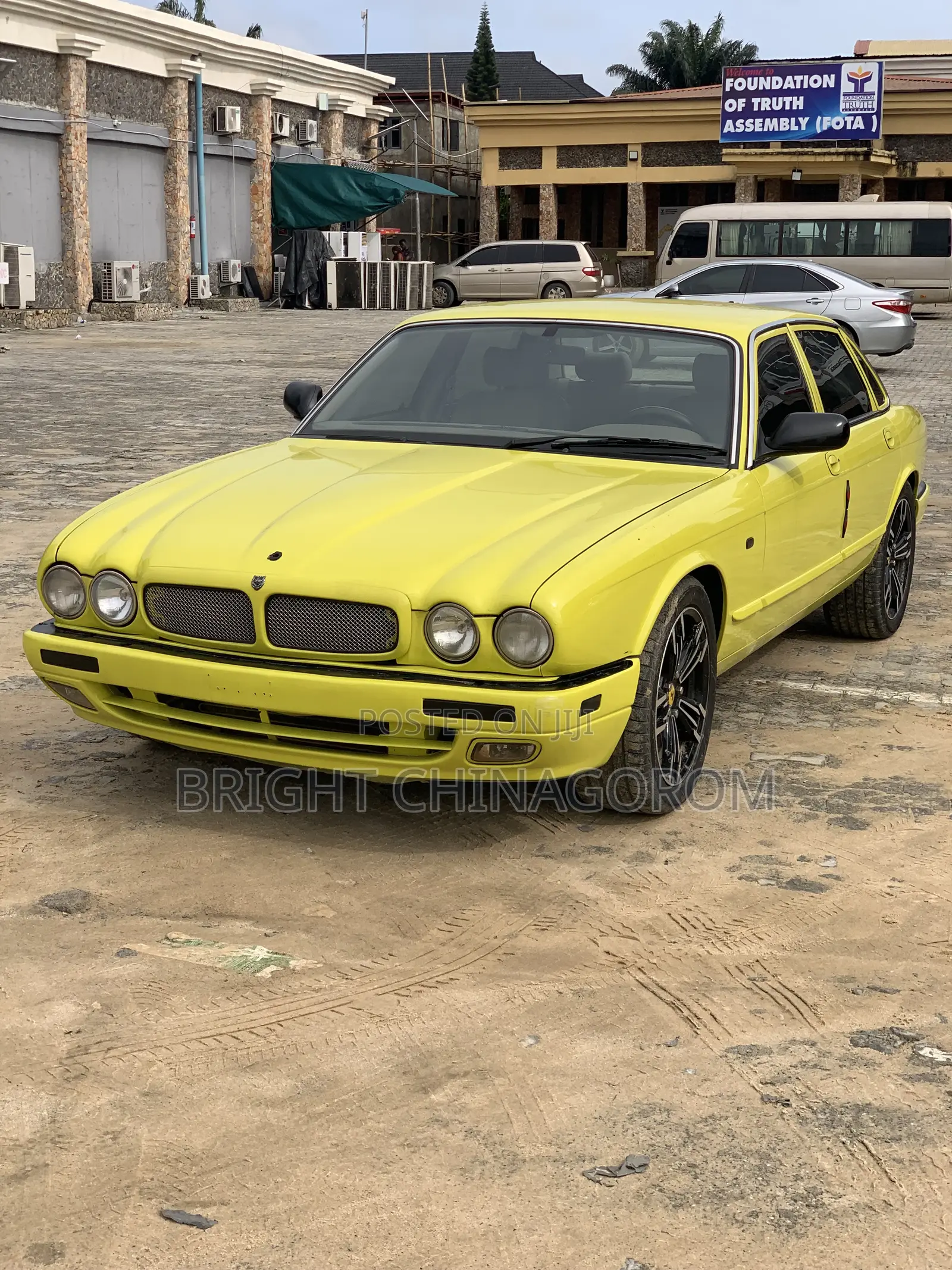 Jaguar S-Type 3.0L V6 2000 Yellow