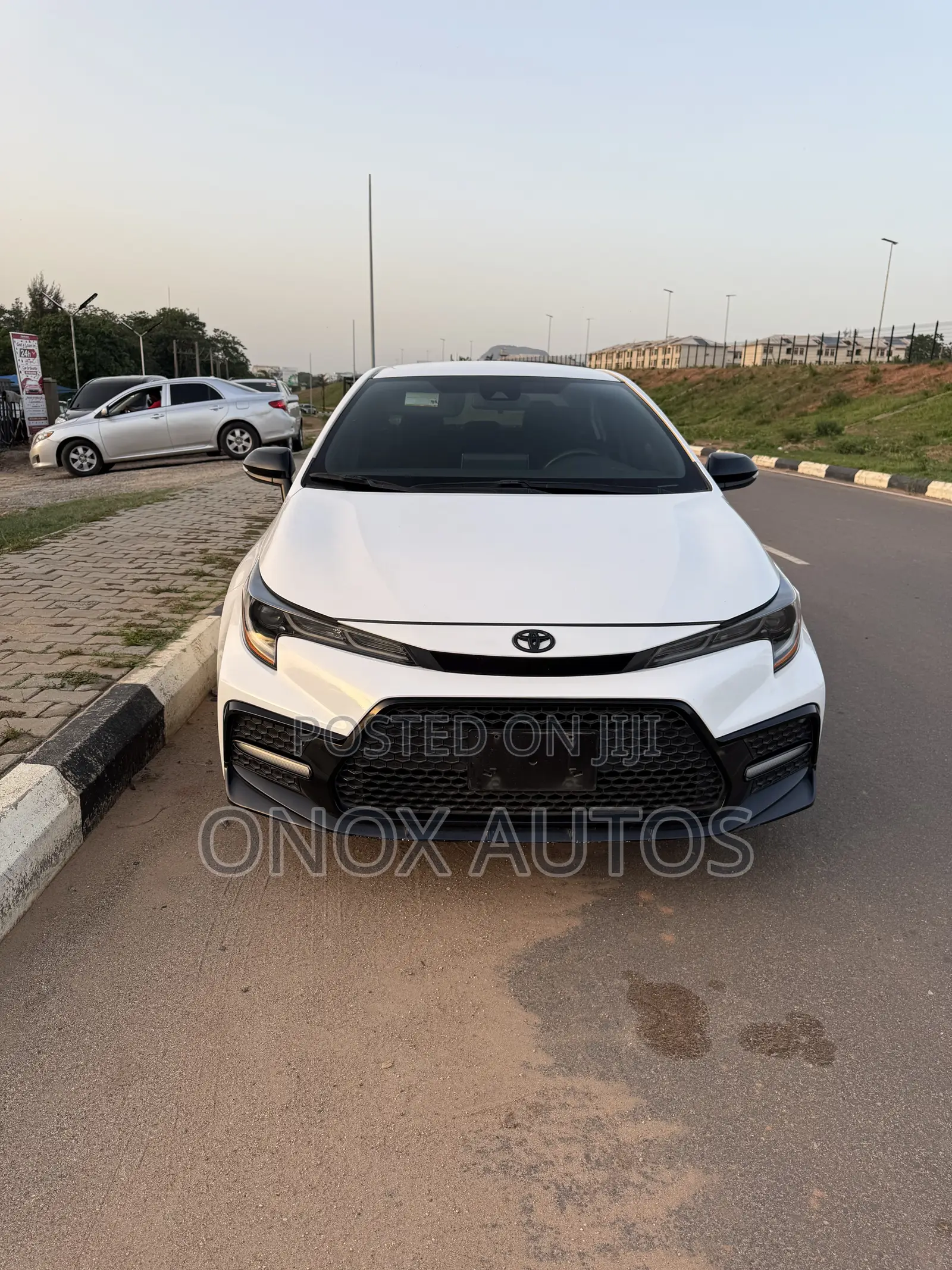 Toyota Corolla SE 2021 White