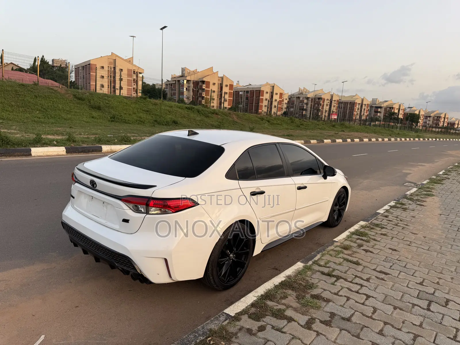 Toyota Corolla SE 2021 White