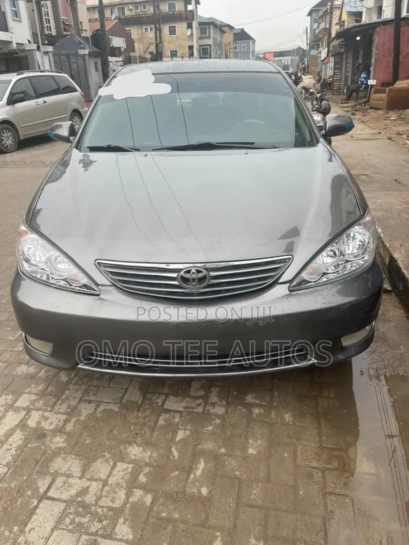 Toyota Camry LE 4dr Sedan (2.4L 4cyl 5A) 2005 Gray