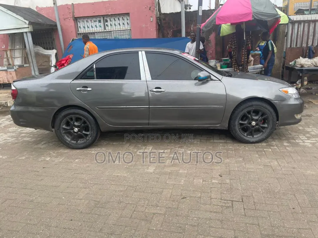 Toyota Camry LE 4dr Sedan (2.4L 4cyl 5A) 2005 Gray