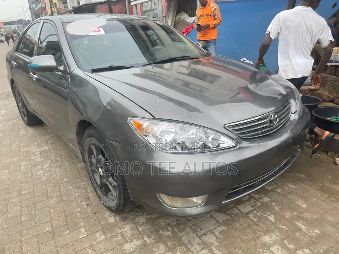Toyota Camry LE 4dr Sedan (2.4L 4cyl 5A) 2005 Gray
