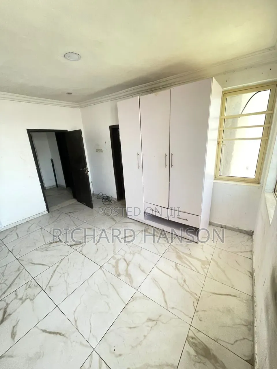 1bdrm Shared Apartment in Not Mini Flat, Chevron for rent