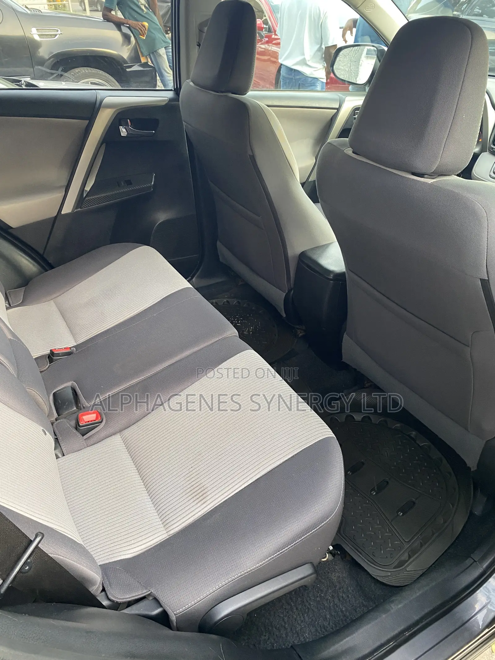 Toyota RAV4 XLE 4dr SUV (2.5L 4cyl 6A) 2014 Gray