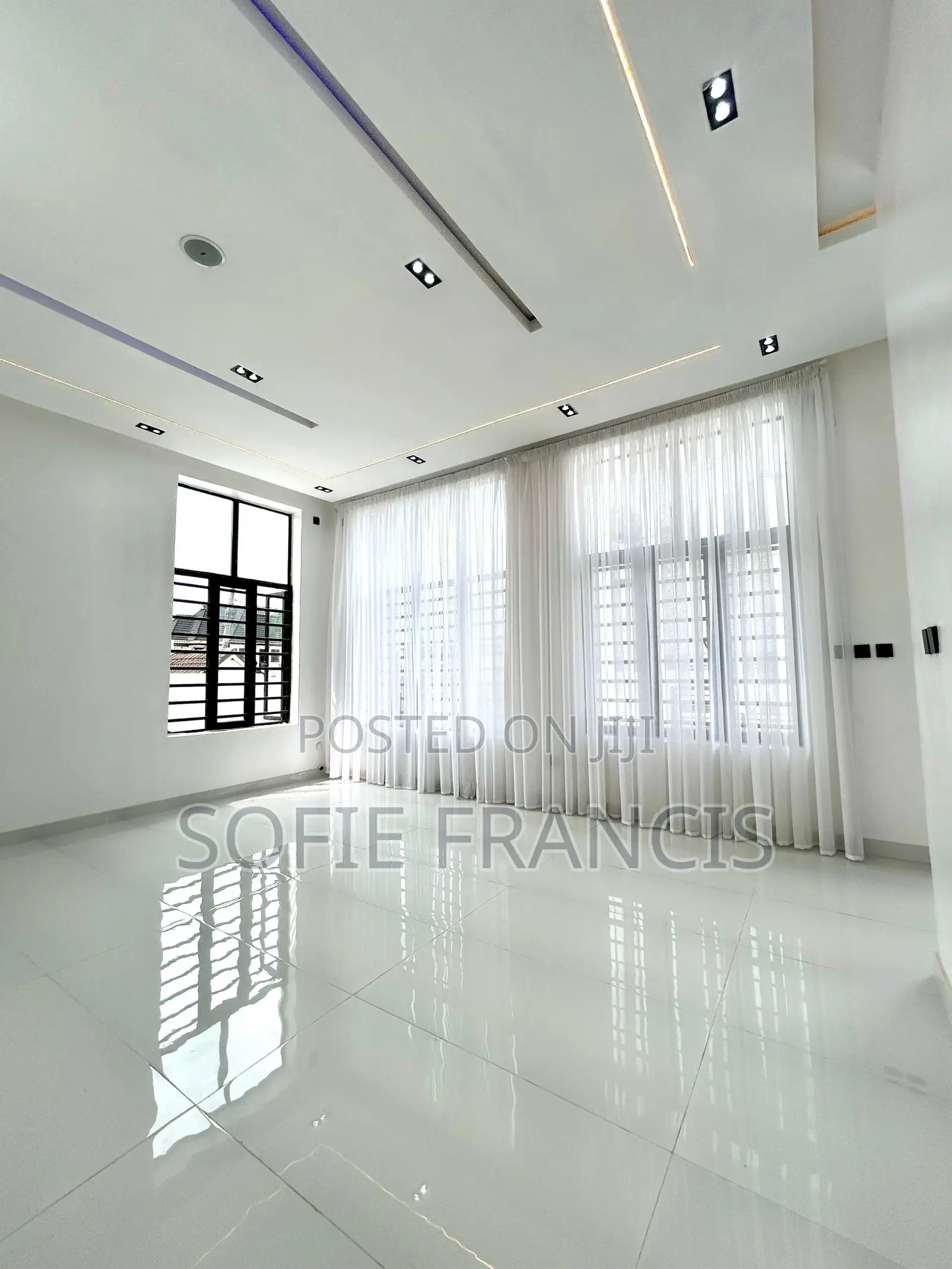 5bdrm Duplex in Sangotedo for sale