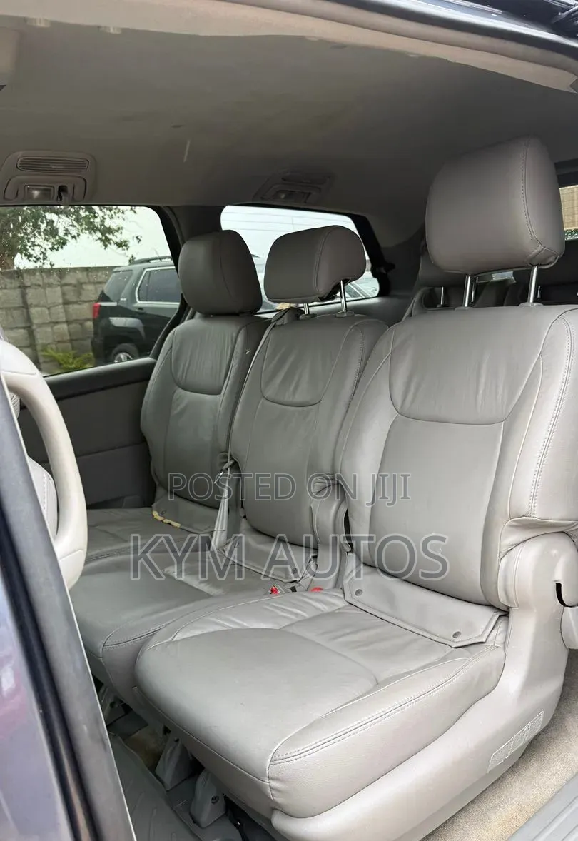 Toyota Sienna 2009 Gray
