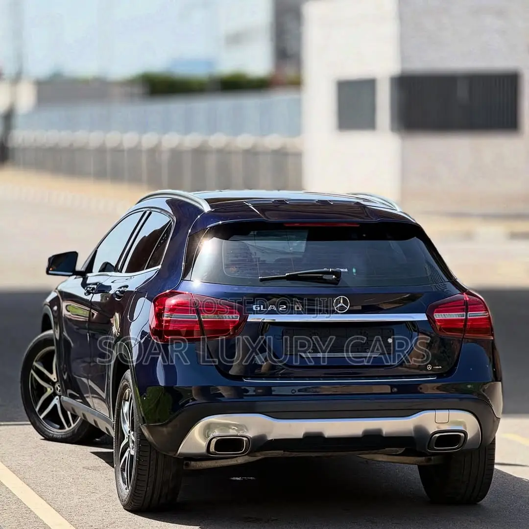 Mercedes-Benz GLA 250 2018 Blue