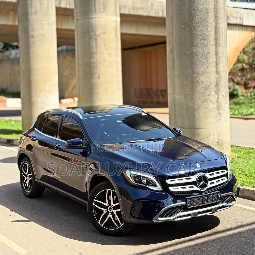 Mercedes-Benz GLA 250 2018 Blue
