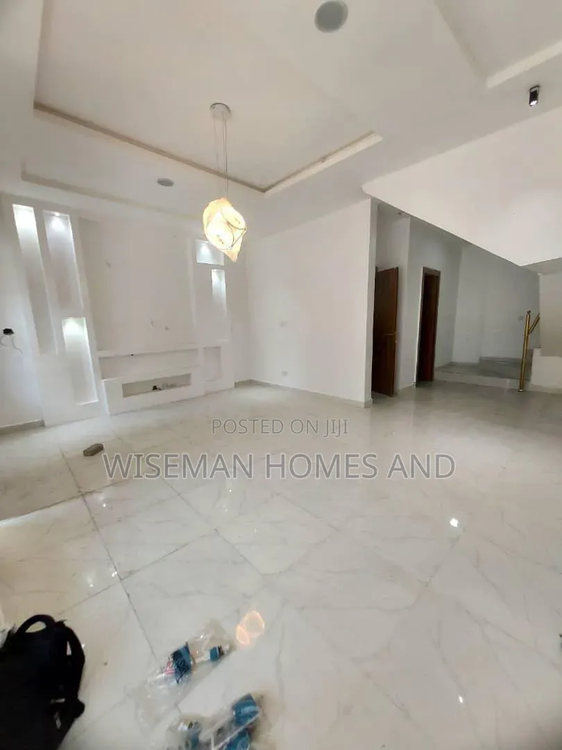 4bdrm Duplex in Ologolo Lekki for rent