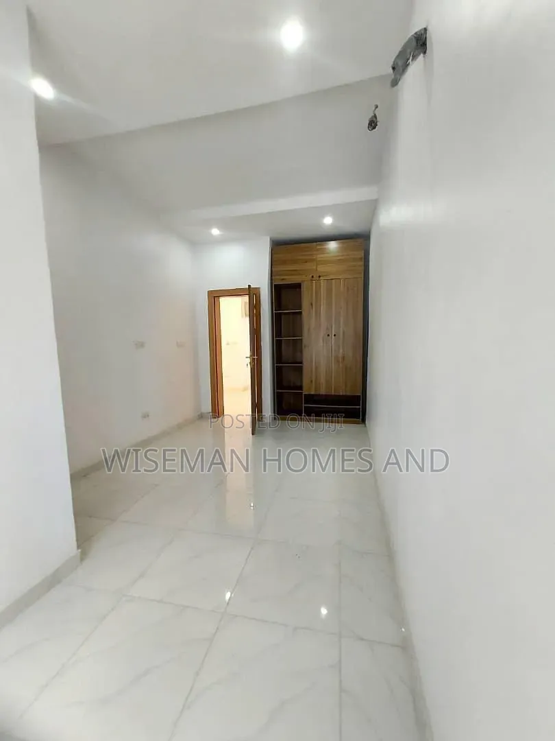4bdrm Duplex in Ologolo Lekki for rent