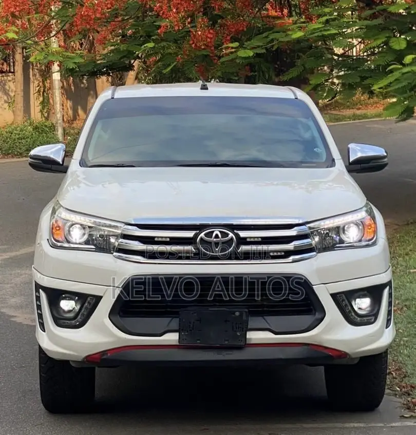 Toyota Hilux 2018 White