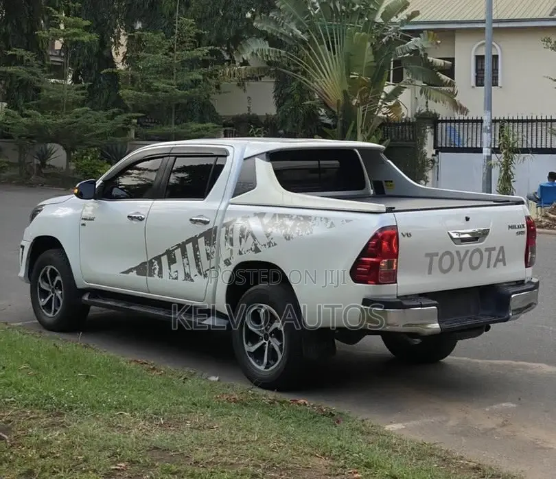 Toyota Hilux 2018 White