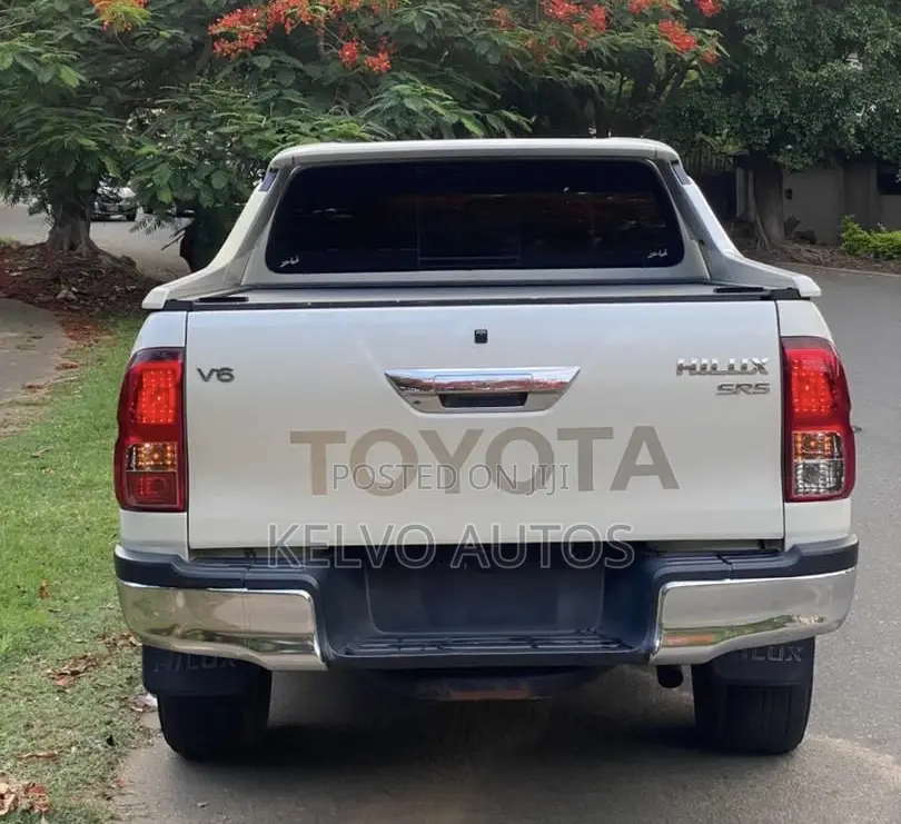 Toyota Hilux 2018 White