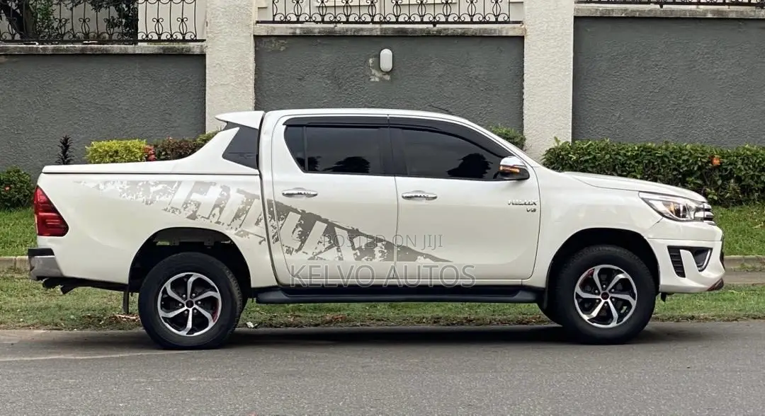 Toyota Hilux 2018 White