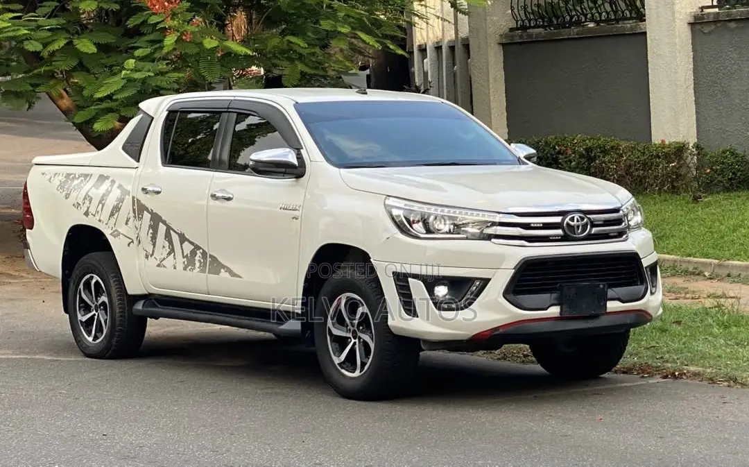 Toyota Hilux 2018 White