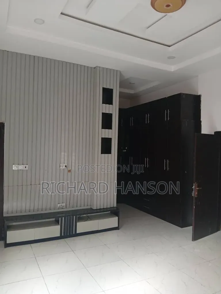 4bdrm Duplex in Secured, Chevron for rent